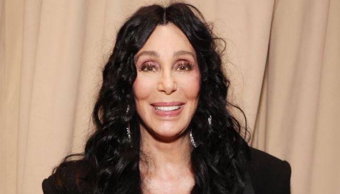 Cher wows in glam look at Saban Theatre