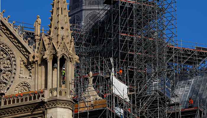 Bauarbeiter sind auf einem Gerüst der Kathedrale Notre-Dame de Paris in Paris, Frankreich, am 4. Dezember 2024 zu sehen. – Reuters