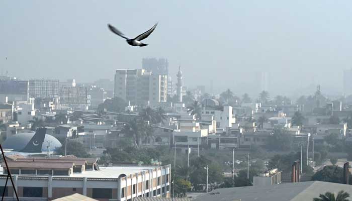 A view of foggy weather on the arrival of winter season at morning time in Karachi on December 5, 2024. — APP