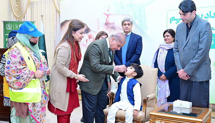 PM Shehbaz Sharif launches the last anti-polio campaign of 2024 by administering polio drops to children on December 15, 2024. — PID