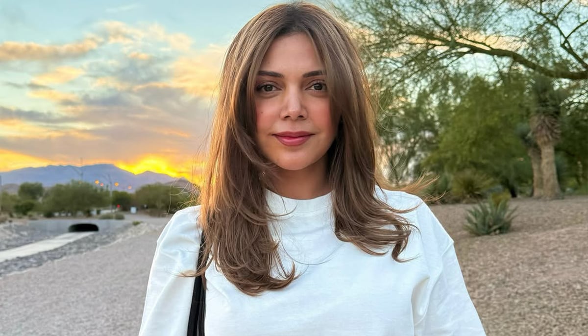 Pakistans superstar singer and artist Hadiqa Kian pictured with a sunset in the background. — Instagram/hadiqakianiofficial