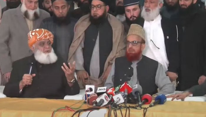 JUI-F Chief Maulana Fazlur Rehman (left) and Mufti former chairman Ruet-e-Hilal Muneebur Rehman addressing a press conference on December 16, 2024. — Screengrab via YouTube/Geo News