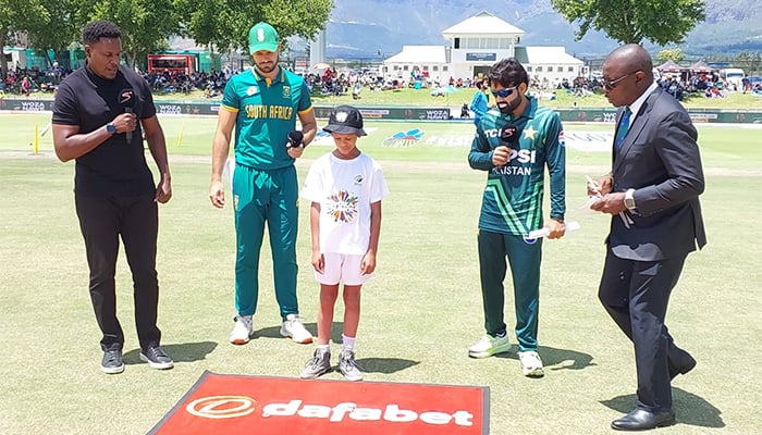 Pakistan and South Africa skippers during the toss. — Facebook/@PakistanCricketBoard