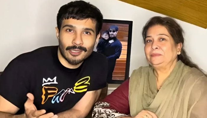 Pakistan actor Feroze Khan with his mother Sofia Malik. — YouTube screengrab