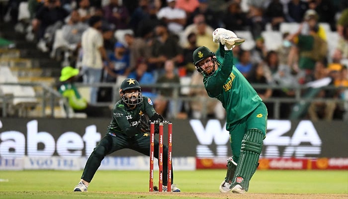 Heinrich Klaasen fined for 'kicking stumps' during second Pakistan ODI