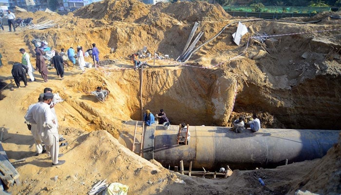 View of incomplete construction work of drinking water pipeline located on University Road in Karachi on December 18, 2024. — PPI