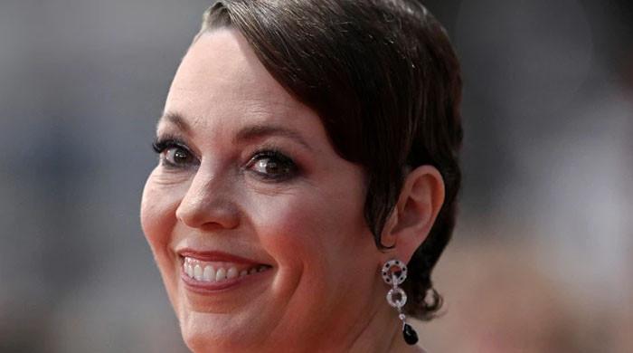 Olivia Colman not allowed to get Christmas tree