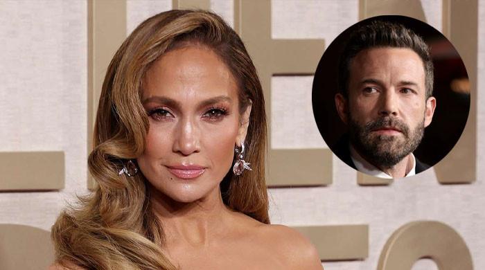 Jennifer Lopez spotted enjoying Christmas shopping without Ben Affleck