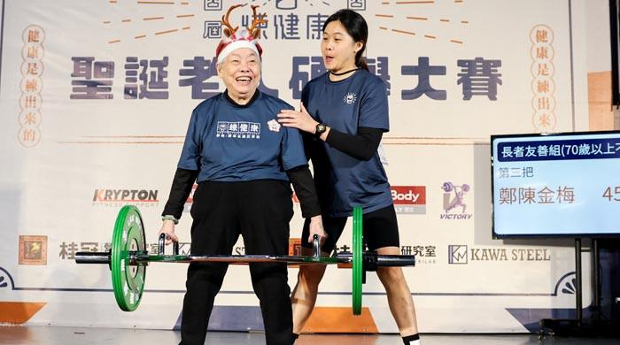 90-year-old weightlifting granny garners cheers, health benefits at gym