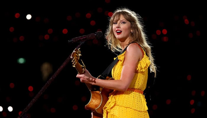 Taylor Swift sends heart warming Christmas gift to her fan