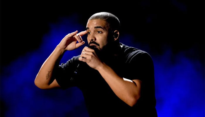 Drake shades some people in Christmas message