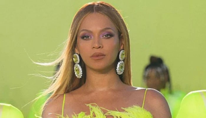 Beyoncé delivers surprise performance during NFL Christmas halftime show