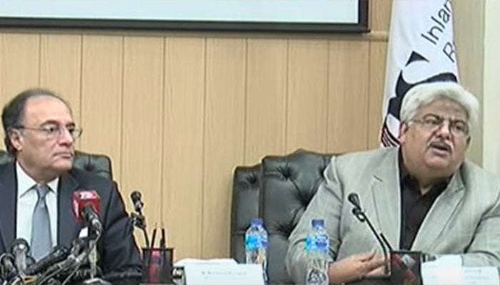 Finance Minister Muhammd Aurangzeb (left) attends a press conference alongside FBR Chairman Rashid Mahmood Langrial in Islamabad on December 26, 2024. — Screengrab via Geo News