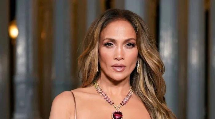 Jennifer Lopez steps out for post Christmas shopping