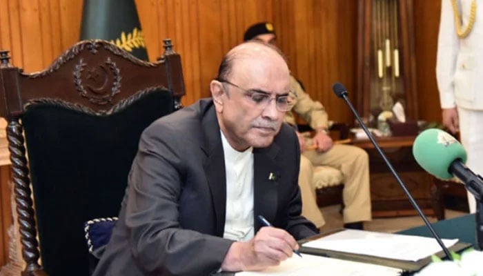 President Asif Ali Zardari signs an act into law in a special ceremony held at Aiwan-e-Sadr on July 23, 2024. — APP/File