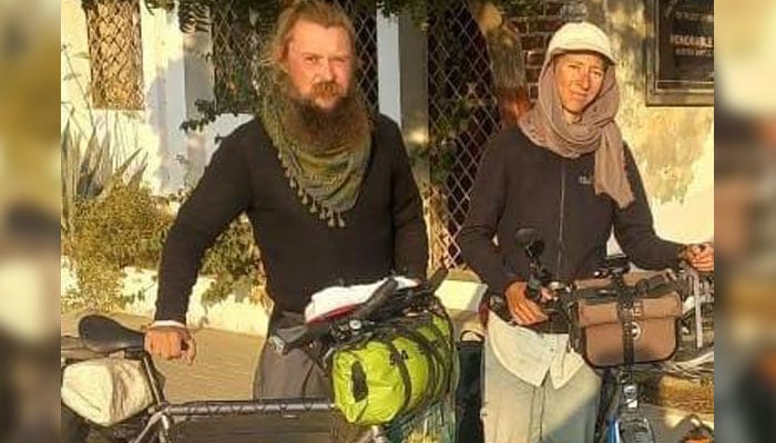 Foreign tourists Kowalczyk Jakub Tomasz and Scantamburlo Marie Elisabeth pose for a photo. — Reporter