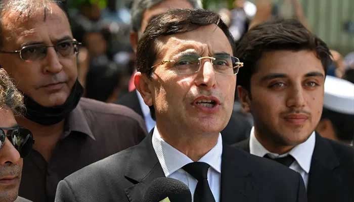 Pakistan Tehreek-e-Insaf chairman Barrister Gohar Ali Khan (centre) speaks with the media in this undated image. – AFP/File