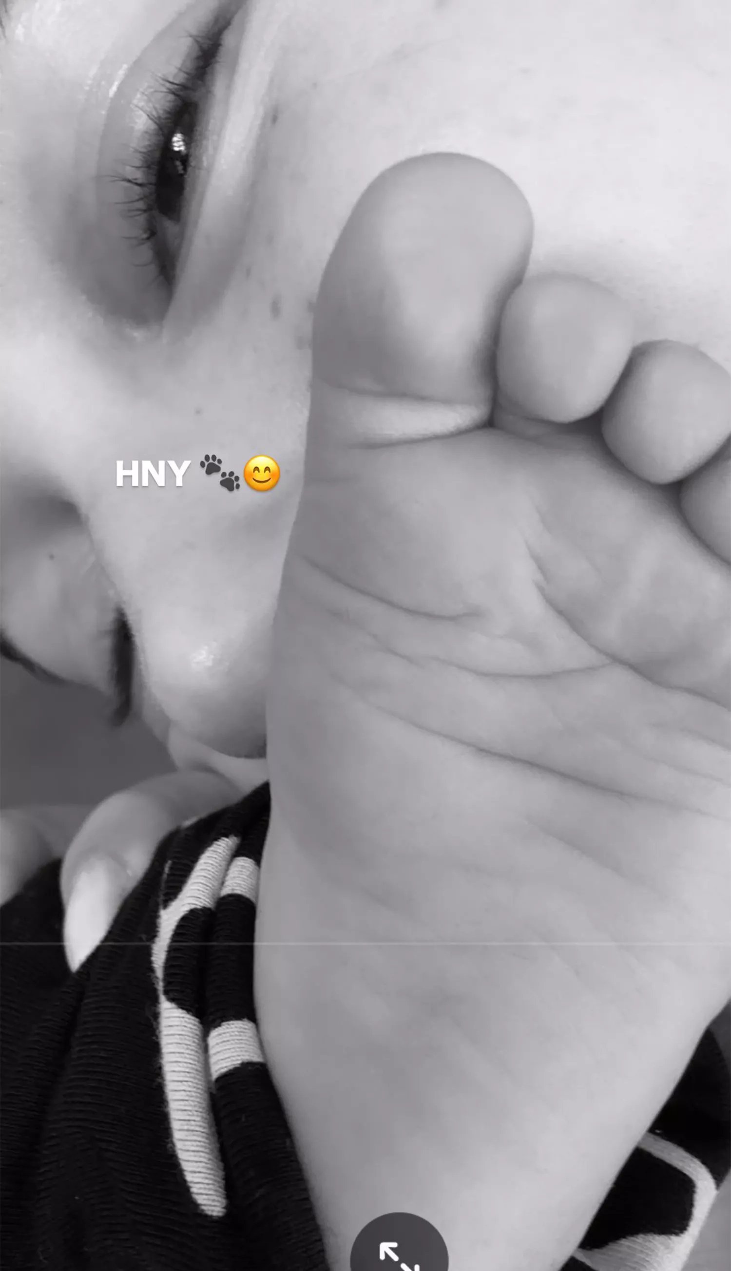 Hailey Bieber shares sons first snap of 2025