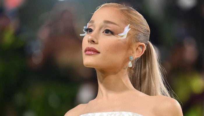 Ariana Grande pokes fun at her blonde eyebrows