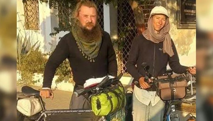 Foreign tourists Kowalczyk Jakub Tomasz and Scantamburlo Marie Elisabeth pose for a photo. — Reporter