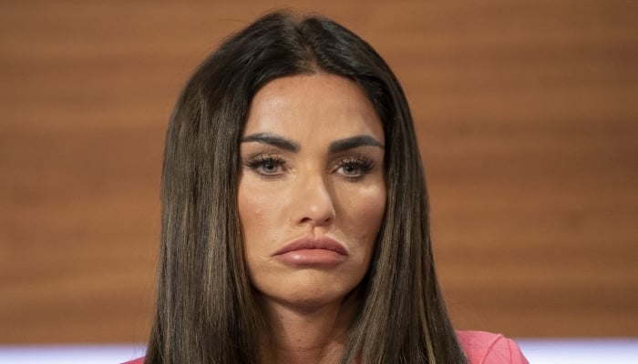 Photo: Katie Price to undergo eye, butt surgery after fixing pixie ears: Source