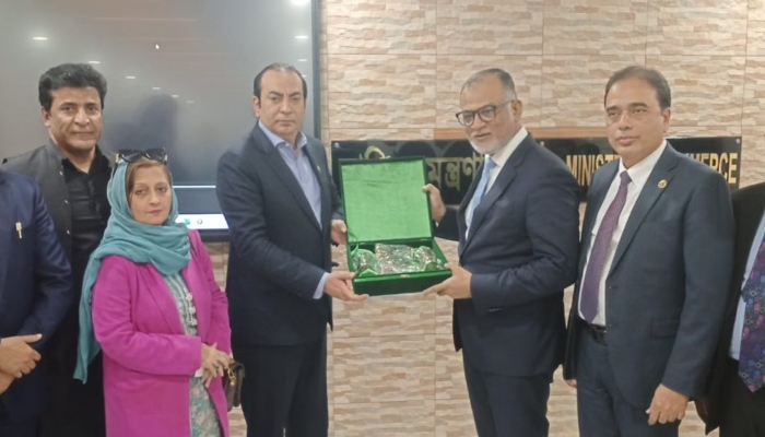 FPCCI President Atif Ikram Sheikh (centre left) posing for a picture with Bangladesh’s Adviser to Ministry of Commerce Sheikh Bashir Uddin (centre right) in Bangladesh on January 12, 2025. — Facebook/ @atifikramsheikh