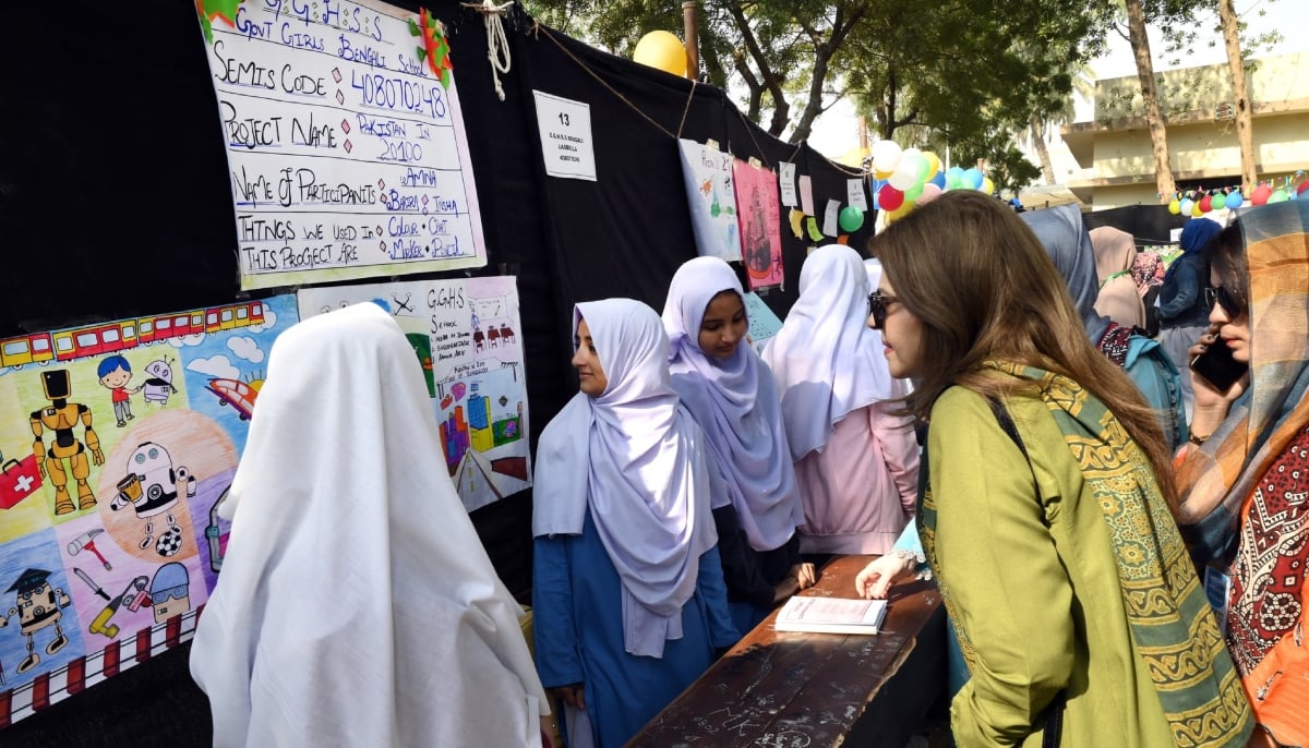 Chief Executive Adviser, School Education & Literacy Department Dr Fouzia Khan watches girls at the Karachi East STEAM Muqablo in Gulshan-e-Iqbal present their vision of Pakistan in 2100. — Photo via author