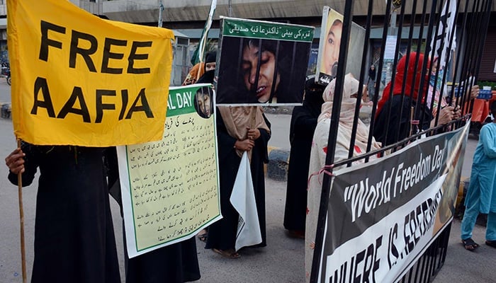 Members of the Aafia Movement are holding a protest demonstration against the detention of Dr Aafia Siddiqui by US authorities at the Karachi Press Club on November 9, 2022. — PPI