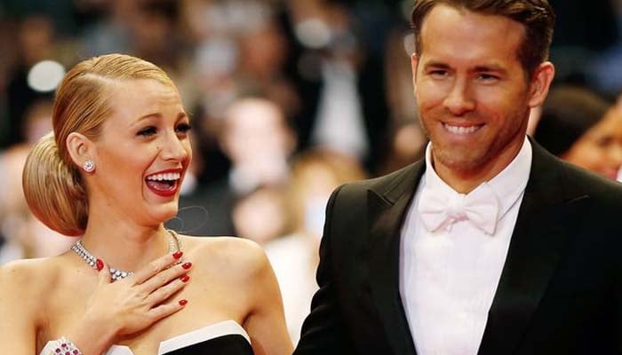 Ryan Reynolds shows off Blake Livelys baking skills