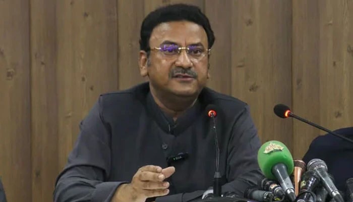 Sindh Home Minister Ziaul Hassan Lanjar addresses a press conference. — APP/File