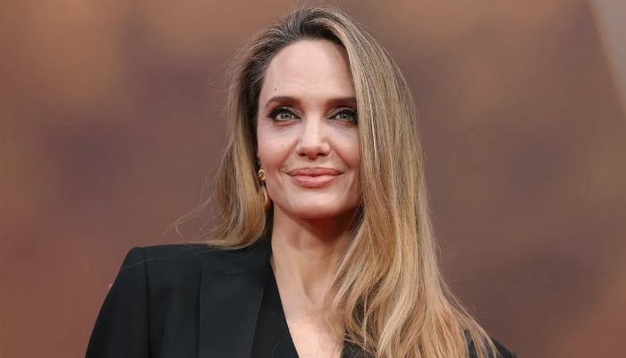 Photo: Angelina Jolie hailed for doing her own singing in Maria