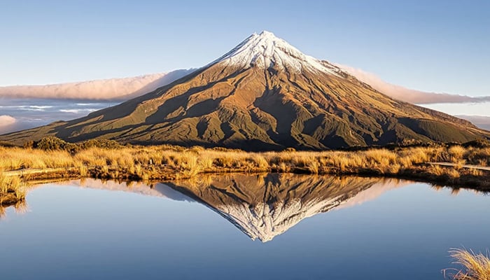 This 2021 photo shows a view of Mount Taranaki (Taranaki Maunga) on New Zealands North Island. — Xinhua