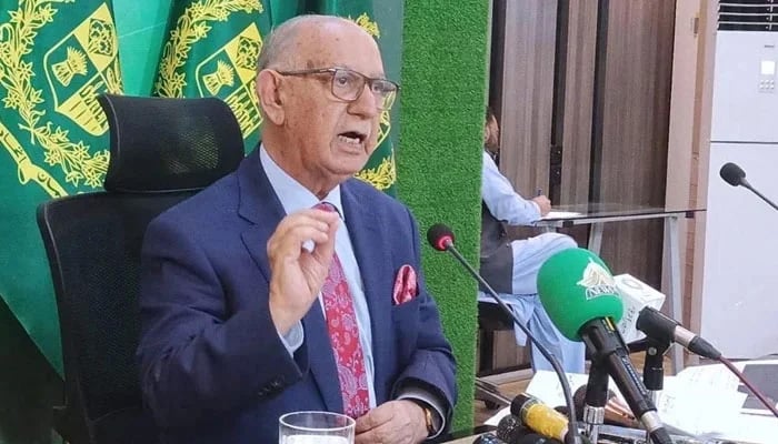 Senator Irfan Siddiqui addressing a press conference on September 25, 2024. — APP