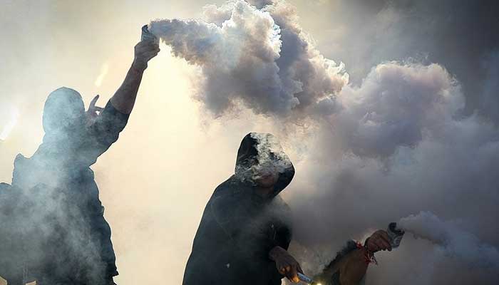 As per reports, Masked Udinese ultras went onto the track and launched smoke bombs to stop the train carrying Venice supporters. — X/@sportface2016