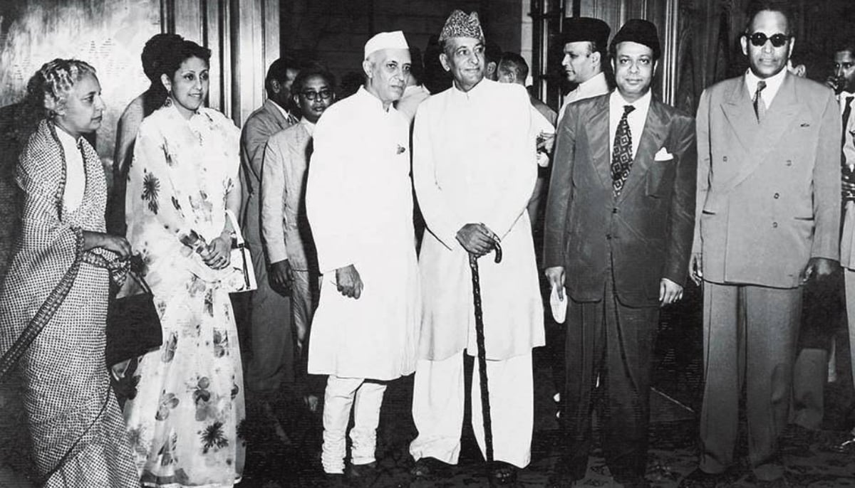 Former Indian prime minister Jawaharlal Nehru (centre) is seen here alongside Governor General of Pakistan Malik Ghulam Muhammad, Prime Minister Mohammad Ali Bogra and Dr Mohan Sinha Mehta, the Indian high commissioner to Pakistan at the Governor General House in Karachi on July 27, 1953. — The Malik Ghulam Muhammad Archives