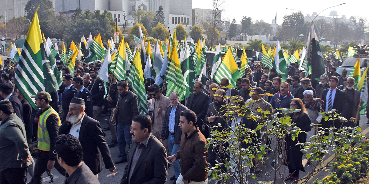 The officers and civil servants of the Ministry of Foreign Affairs participate in the day of solidarity of the Kashmir on foot from Mofa in D -Chowk in Islamabad on February 5, 2025. - Online