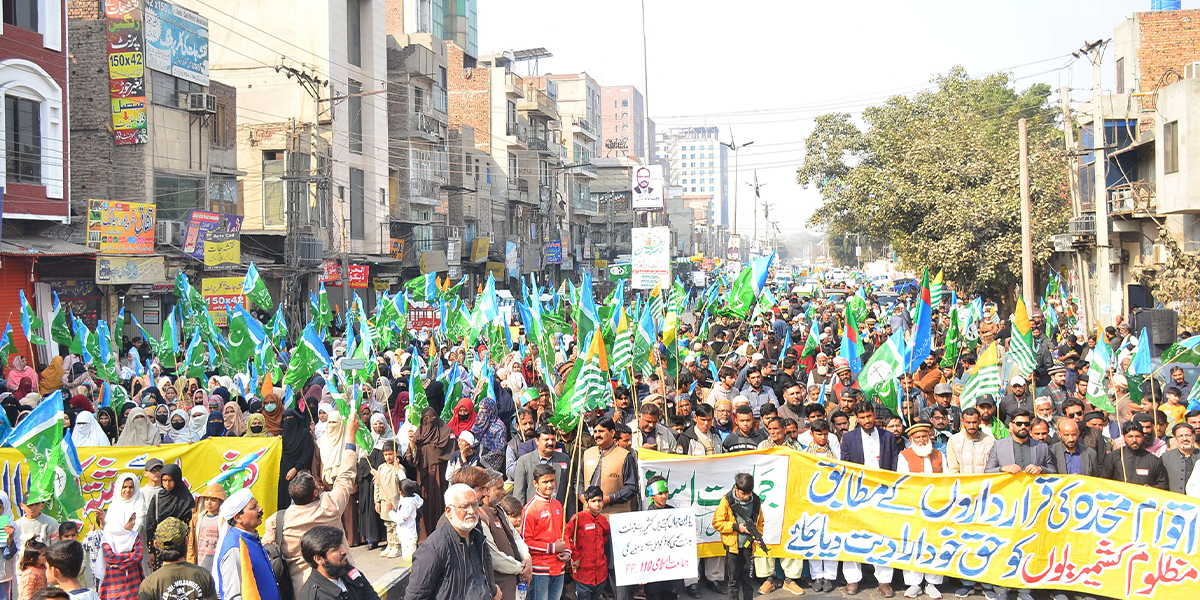 A large number of people are participating in the Solidarity Kashmir rally by Jamat-e-Islami at circular road in Rawalpindi on February 5, 2025. — Online