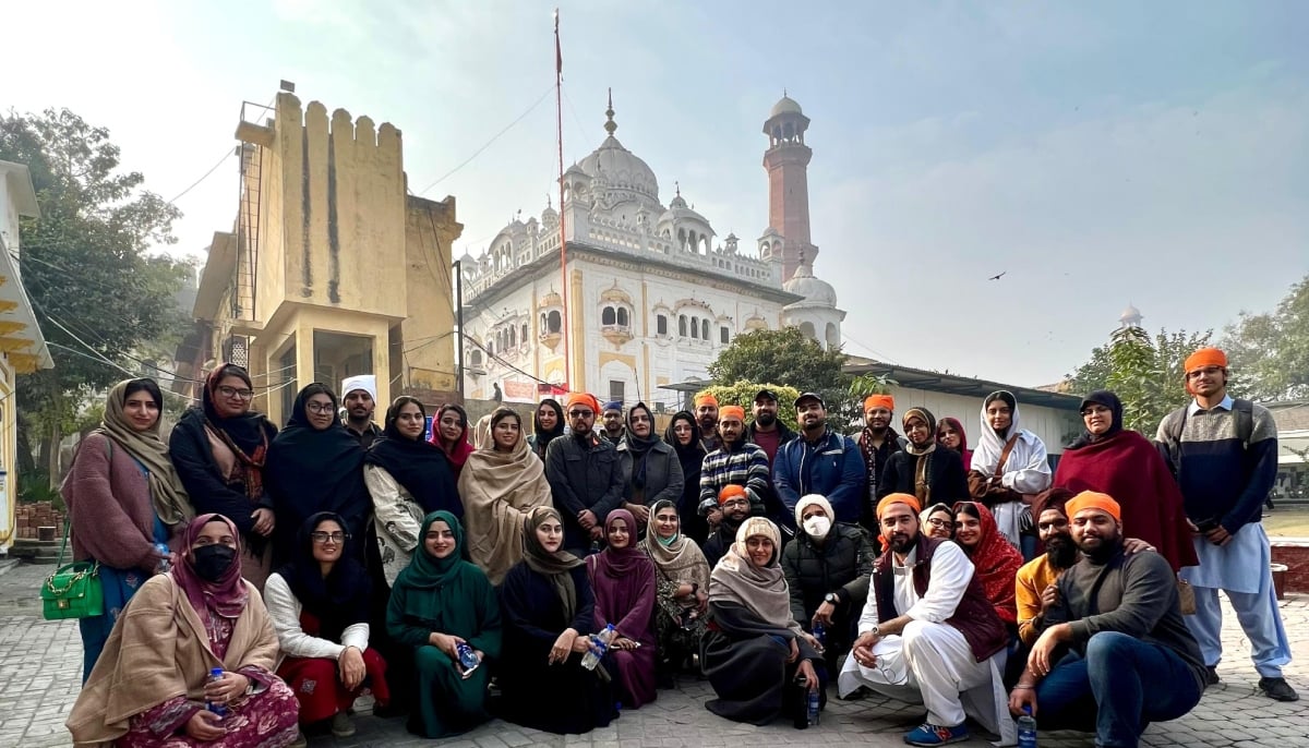 Tourists in Lahore visit the Gurdwara Dera Sahib. — Instagram/@lahorekaravi