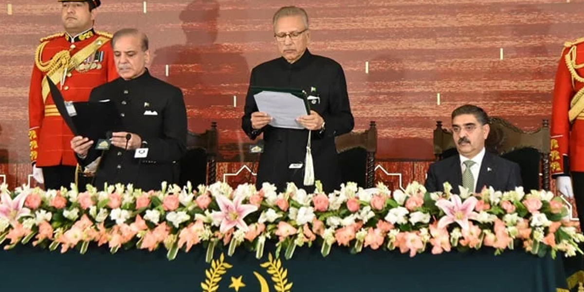 President Dr Arif Alvi administering the oath of office to Shehbaz Sharif as the prime minister at Aiwan-e-Sadr in Islamabad, on March 4, 2024. — PID