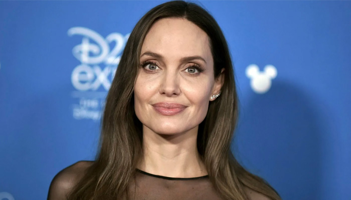 Angelina Jolie honors L.A. fire department during Critics Choice Awards