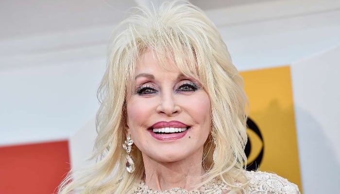 Photo: Dolly Parton falls off the wagon in order to battle hidden blues: Report