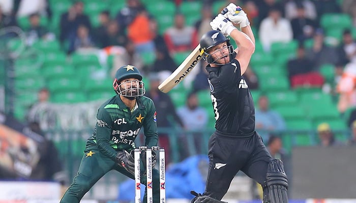 Phillips’ ton propels New Zealand to 330 against Pakistan