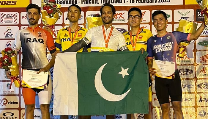 Pakistans Ali Ilyas (centre) poses with other athletes after winning the gold medal in the mens Master Open (35-39 age group) at the Asian Road Cycling Championship in Thailand on February 8, 2025. — Reporter