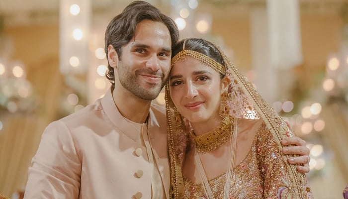 Ameer Gillani (L) and Mawra Hocane pose for a picture. — Instagram/@mawrellous