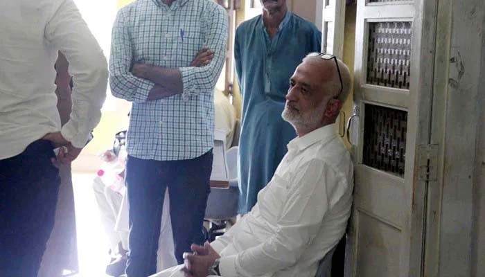 FIA officials escort arrested social worker Sarim Burney to a hearing on human trafficking charges at the city court in Karachi on June 6, 2024. — PPI