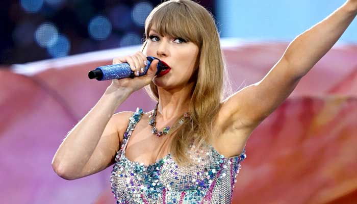 Why was Taylor Swift booed at Super Bowl 2025?