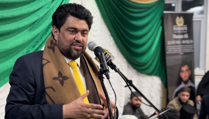 Sindh Governor Kamran Khan Tessori addresses an event in Luton, England on February 17, 2025. — Sindh Governor House