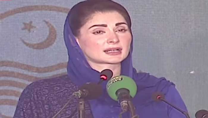 Punjab Chief Minister Maryam Nawaz addressing cheque distribution ceremony of CM Punjab Asaan Karobaar Programme in Lahore, Punjab, February 17, 2025. — Screengrab via YouTube/Geo News