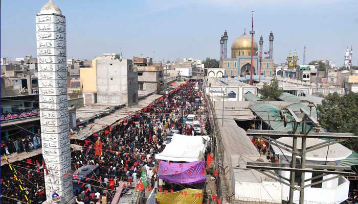 A large number of devotes arrive at shrine of Lal Shahbaz Qalandar in Sehwan as 773rd Urs celebrations commence on February 17, 2025. — APP