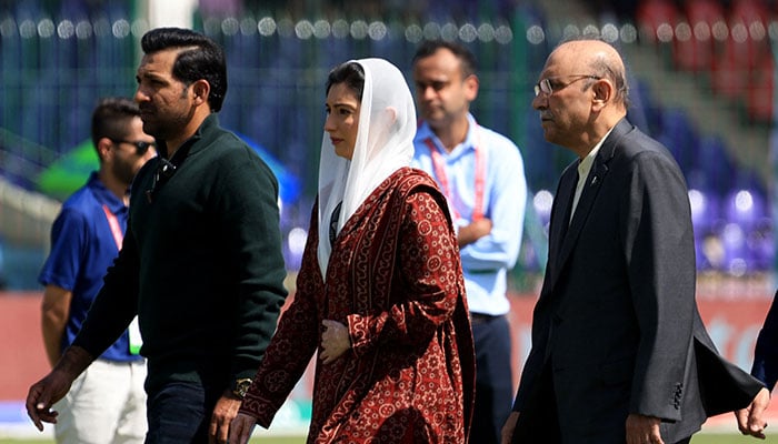 President Asif Ali Zardari along with his daughter and first lady Aseefa Bhutto Zardari, and former skipper Sarfaraz Ahmed during the trophy display before the match between Pakistan and New Zealand at Karachi's National Stadium on February 19, 2025. — Reuters